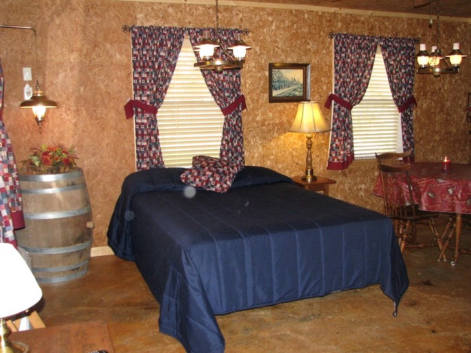 Country Cottage with Garden Views in Texas Hill Country | Cottages (Burton, Texas, United States of America)