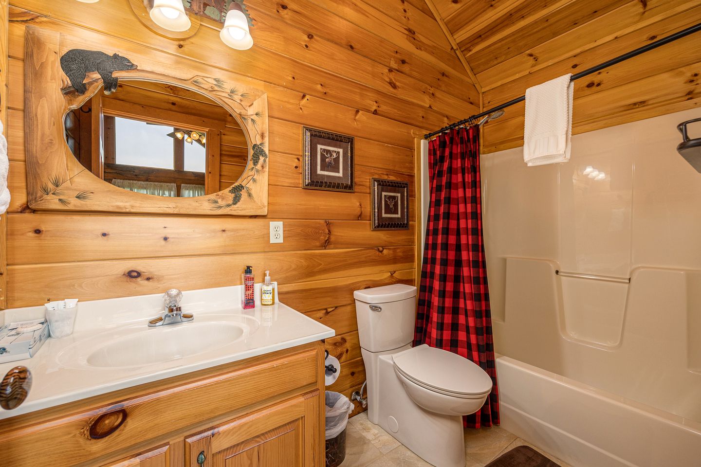 Secluded Cabin with Hot-Tub, Pool Table and Outdoor Pool in Sevierville, Tennessee
