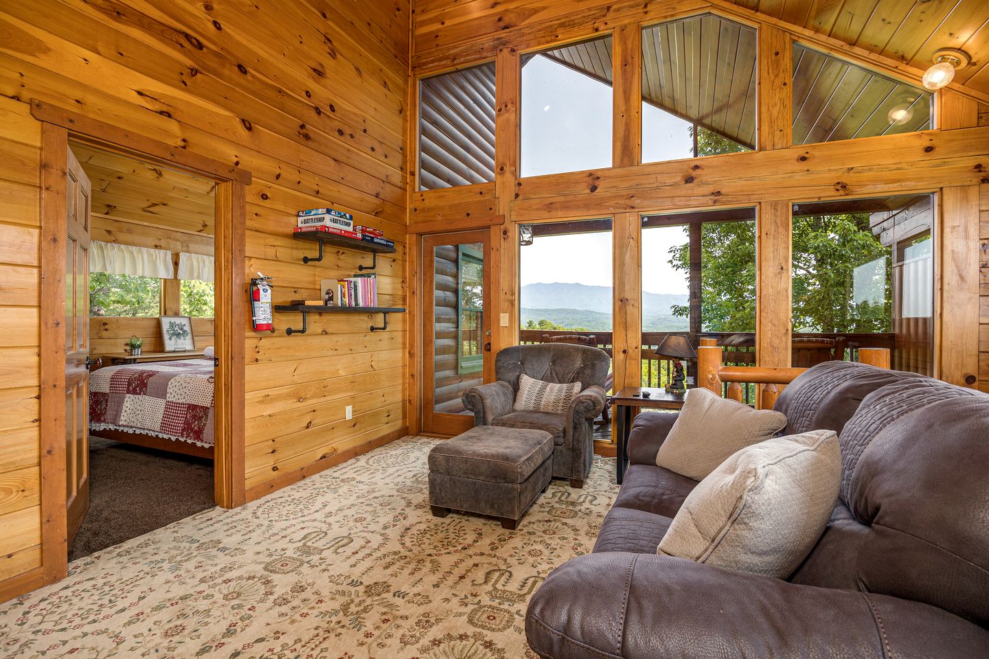 Secluded Cabin with Hot-Tub, Pool Table and Outdoor Pool in Sevierville, Tennessee
