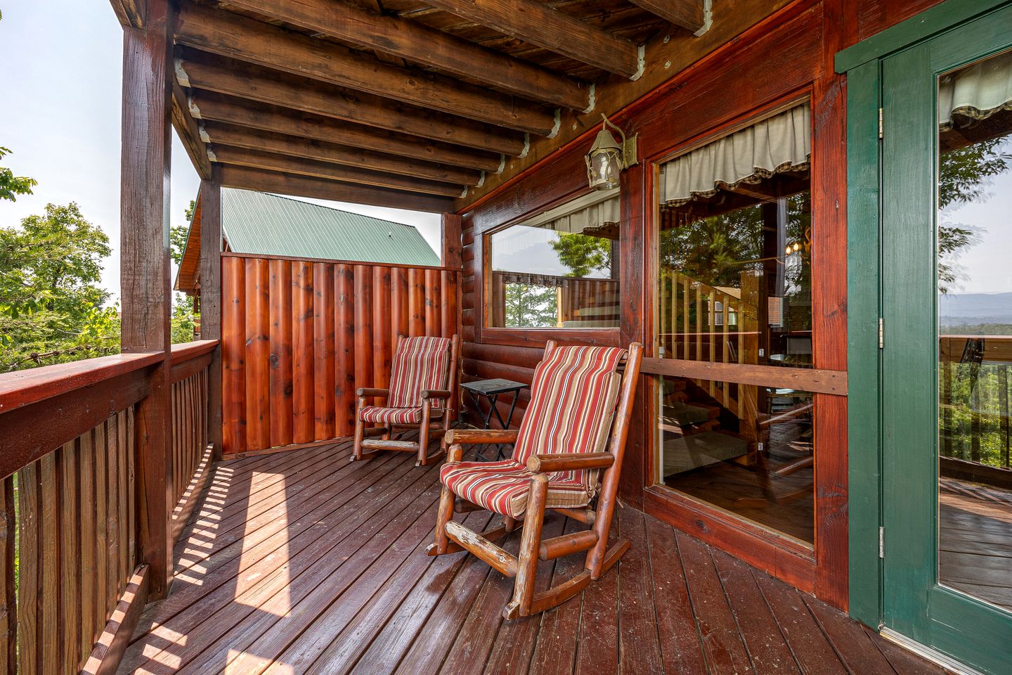 Secluded Cabin with Hot-Tub, Pool Table and Outdoor Pool in Sevierville, Tennessee