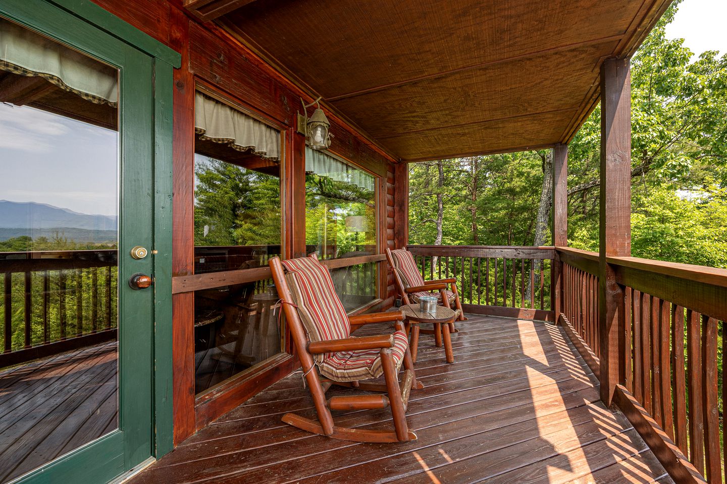 Secluded Cabin with Hot-Tub, Pool Table and Outdoor Pool in Sevierville, Tennessee