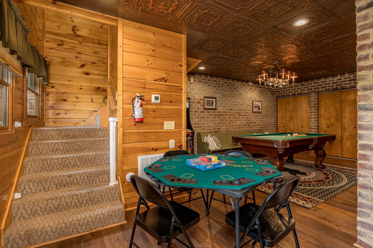 Secluded Cabin with Hot-Tub, Pool Table and Outdoor Pool in Sevierville, Tennessee