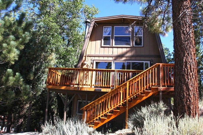 Cozy Rustic Wooden Cabin with Games in Big Bear Lake, California