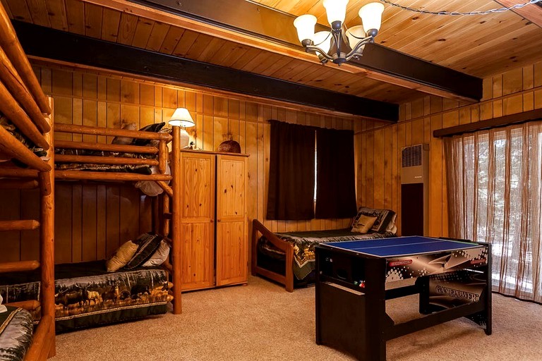 Cabins (United States of America, Big Bear Lake, California)