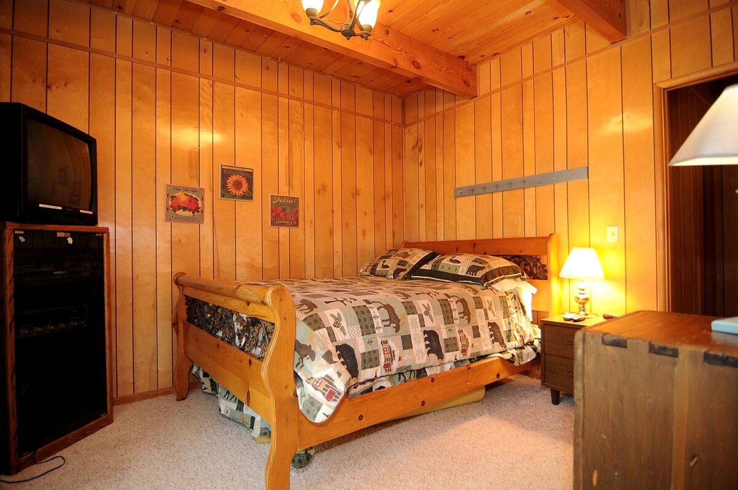 Cozy Rustic Wooden Cabin with Games in Big Bear Lake, California