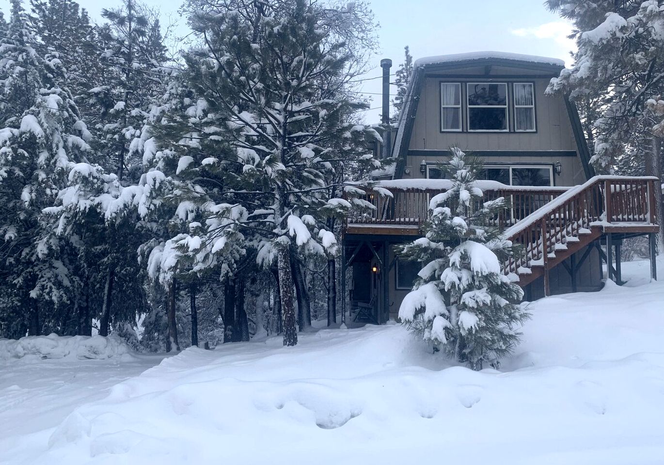 Cozy Rustic Wooden Cabin with Games in Big Bear Lake, California
