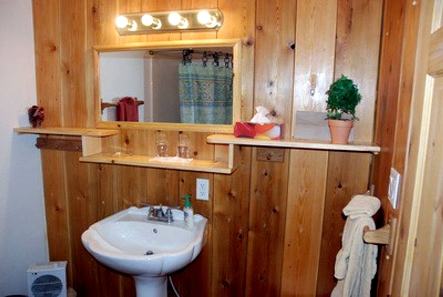 Idyllic Vacation Rental on a Ranch in Lone Butte, British Columbia