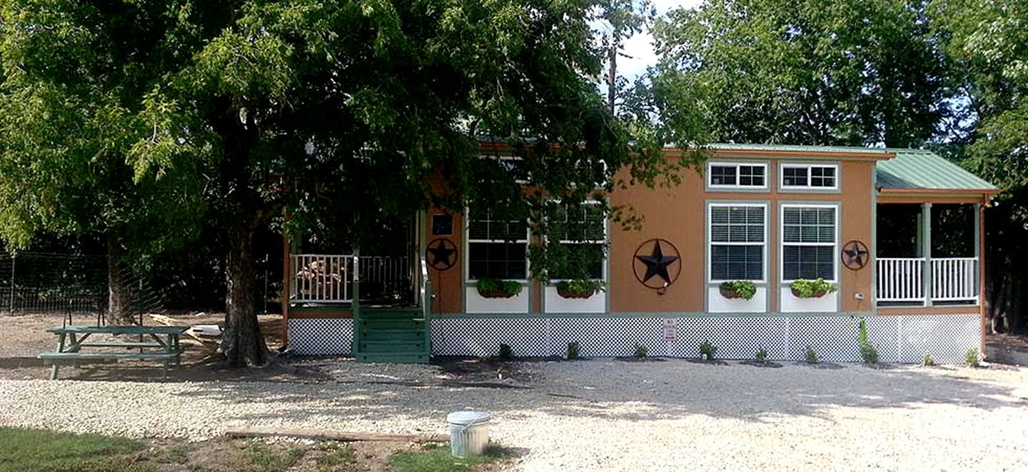 Bed and Breakfast Cottages with Irish Charm in Denton, Texas