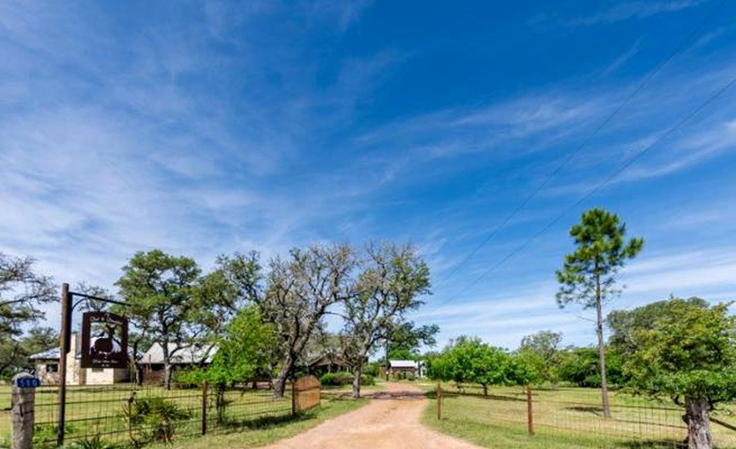 Romantic Cottage Rental for a Secluded Getaway near Fredericksburg, Texas