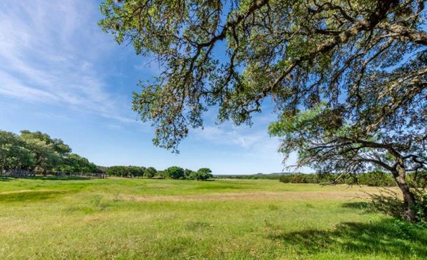 Romantic Cottage Rental for a Secluded Getaway near Fredericksburg, Texas