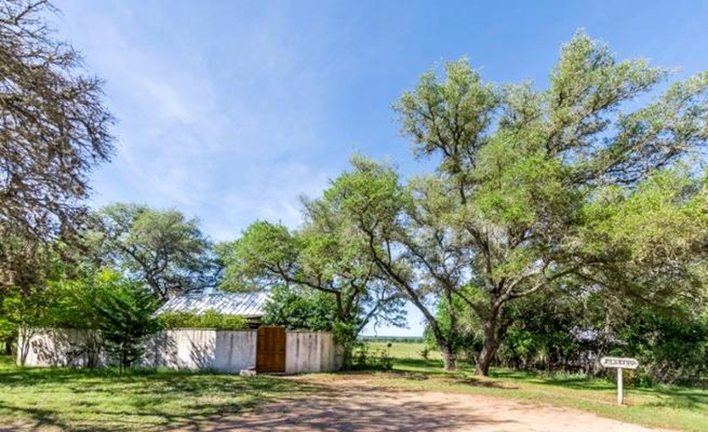 Romantic Cottage Rental for a Secluded Getaway near Fredericksburg, Texas