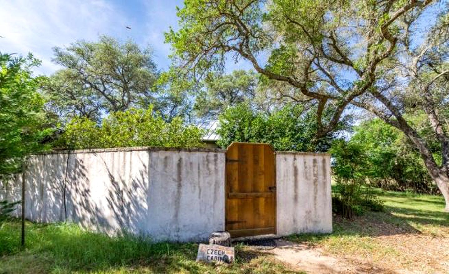 Romantic Cottage Rental for a Secluded Getaway near Fredericksburg, Texas
