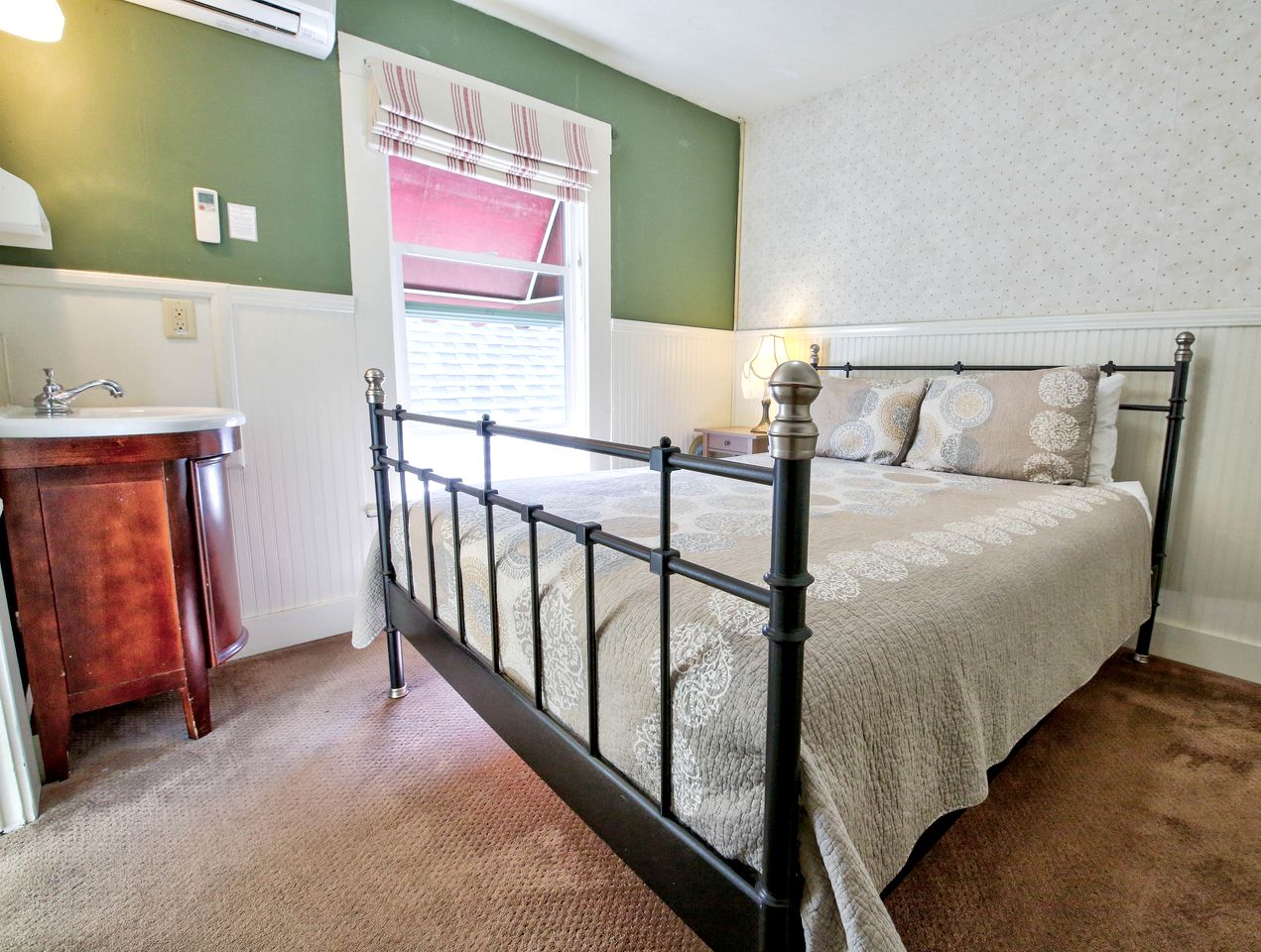 Boutique Property Rooms for Family Getaway near Yosemite National Park, California