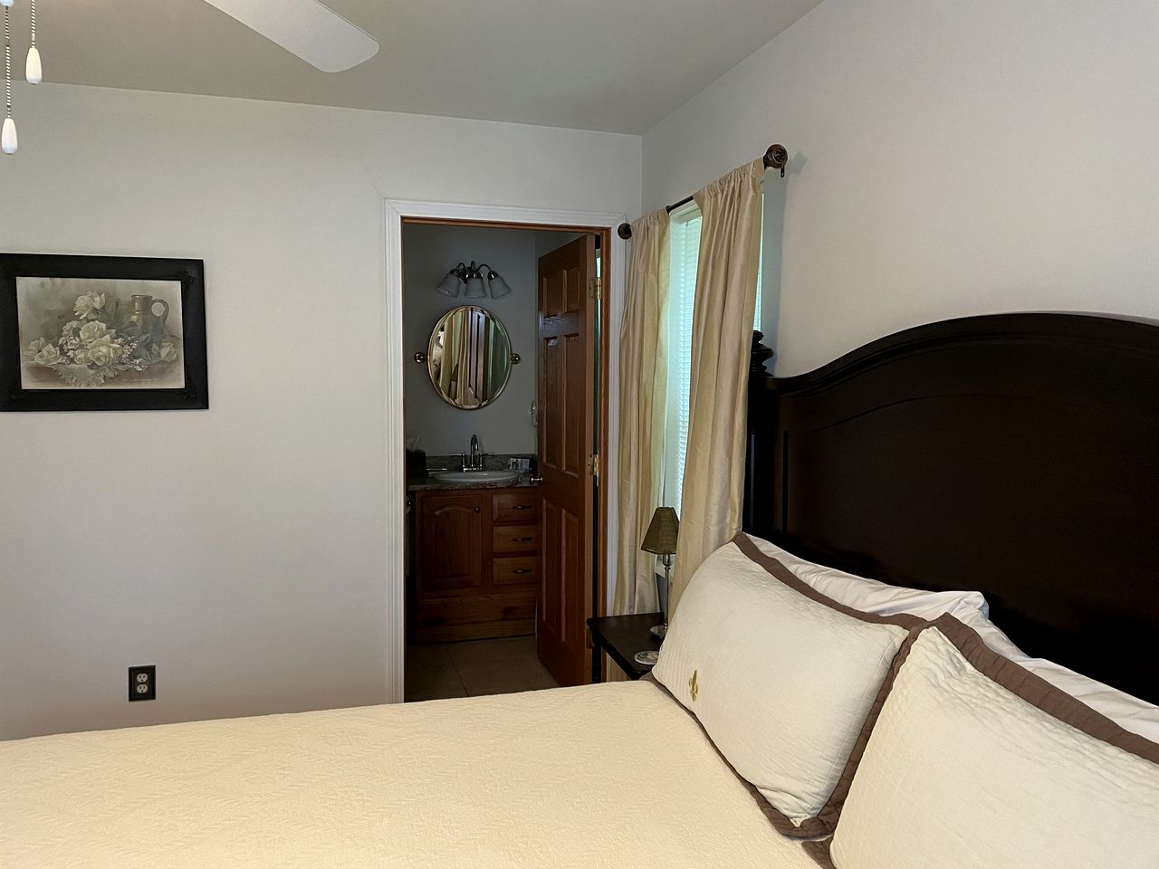 Peaceful Bed and Breakfast Accommodation for Two near Whitewater, Wisconsin