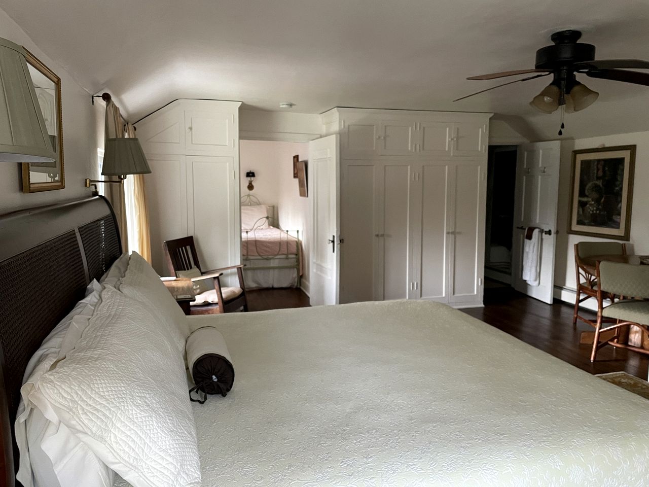 Comfortable Bed and Breakfast Suite for Two Guests near Pleasant Lake, Wisconsin