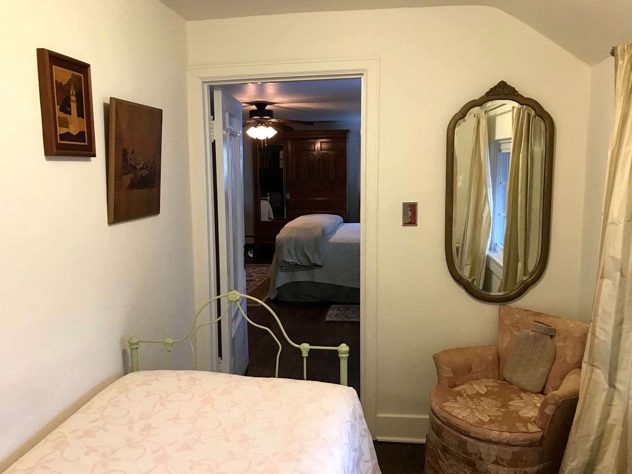 Comfortable Bed and Breakfast Suite for Two Guests near Pleasant Lake, Wisconsin