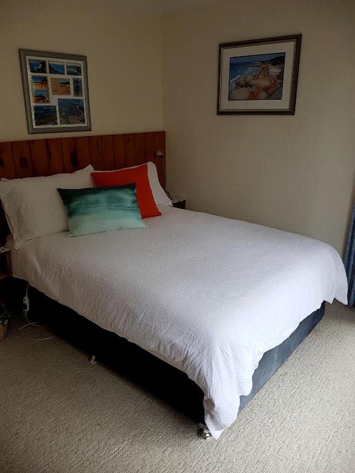 Elegant Spa Suite in a Tasmania Cabin by Binalong Bay