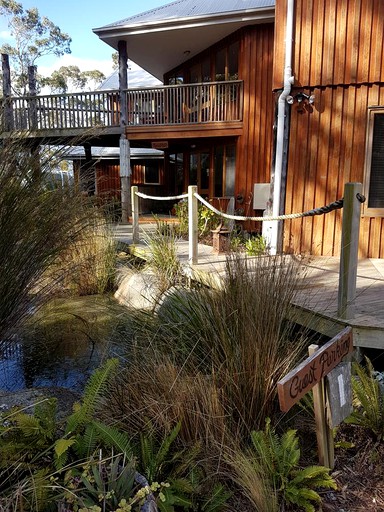 Cabins (Binalong Bay, Tasmania, Australia)