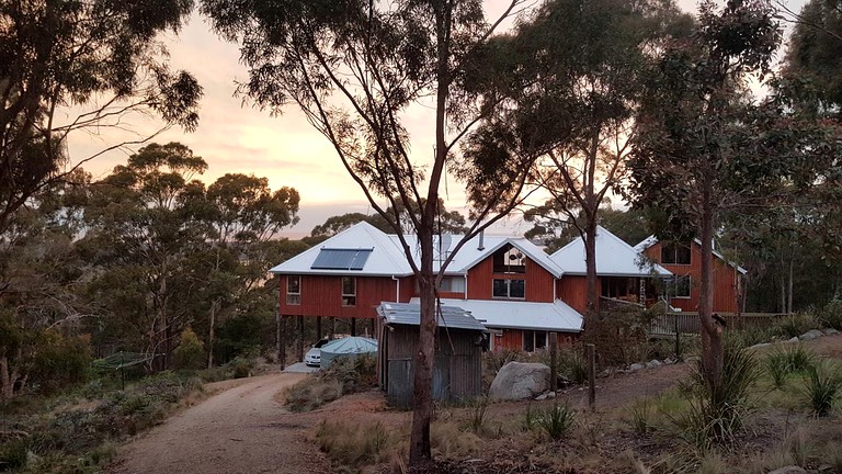 Cabins (Binalong Bay, Tasmania, Australia)