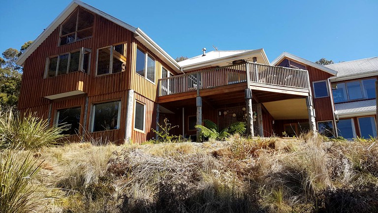 Cabins (Binalong Bay, Tasmania, Australia)