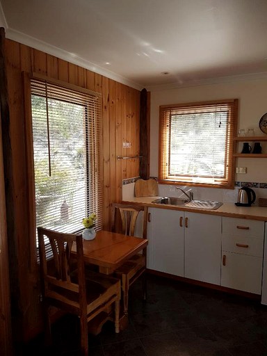 Cabins (Binalong Bay, Tasmania, Australia)