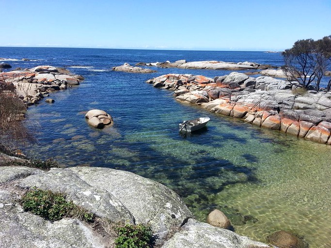 Cabins (Binalong Bay, Tasmania, Australia)