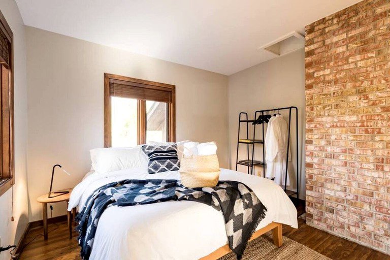 Stunning Home Away From Home in New Albany, Ohio, For Restful Escapes to Nature | Cabins (New Albany, Ohio, United States of America)