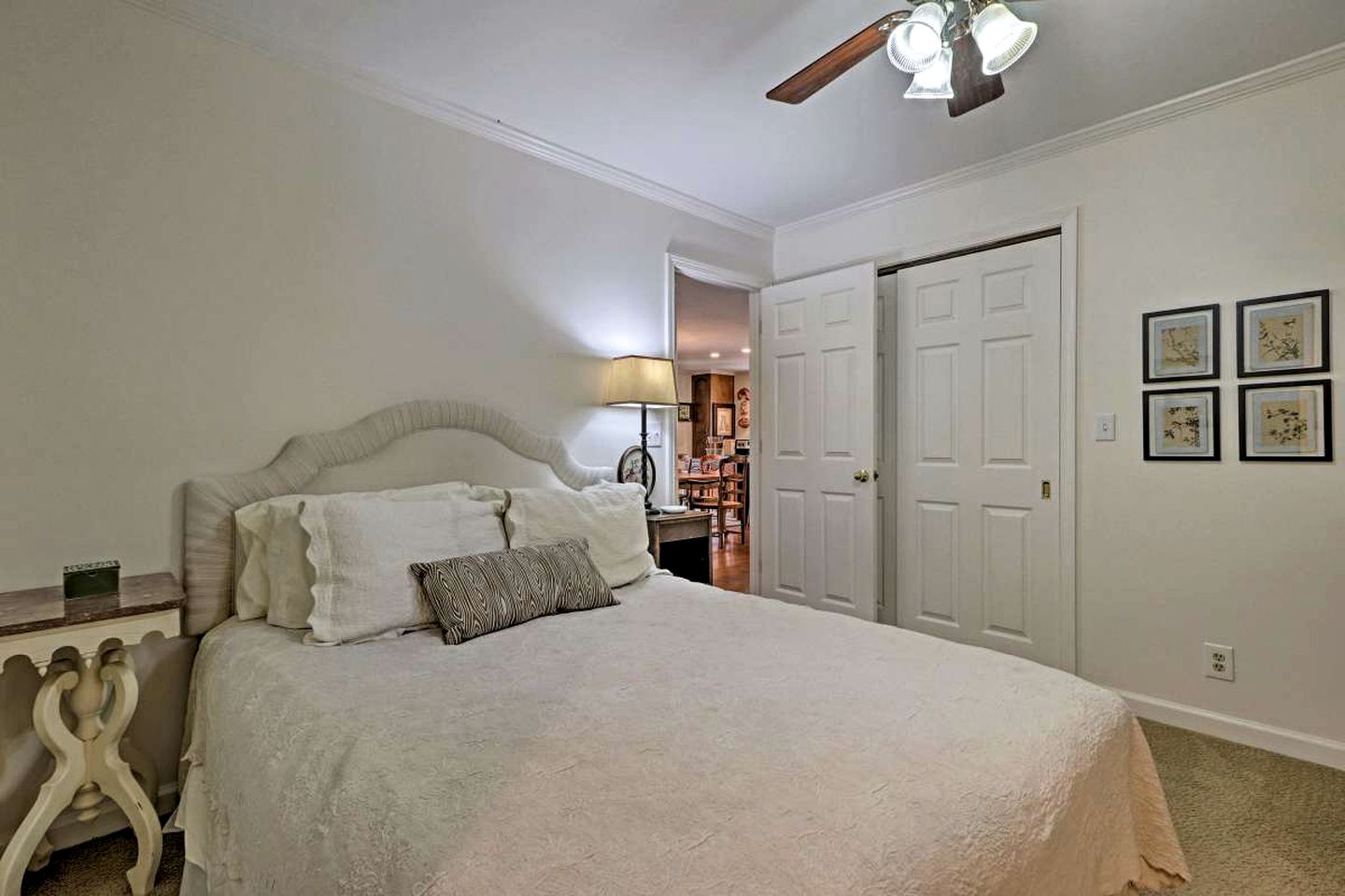 Delightful Waterfront Cabin Rental Overlooking Lake Martin, Elmore County, Alabama