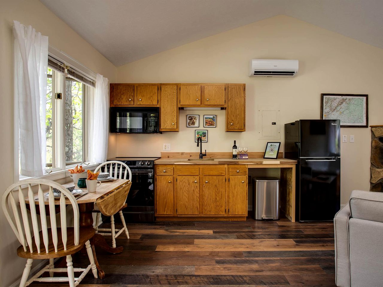 Cabin #6 · Bee Mountain Cabin in Love, VA