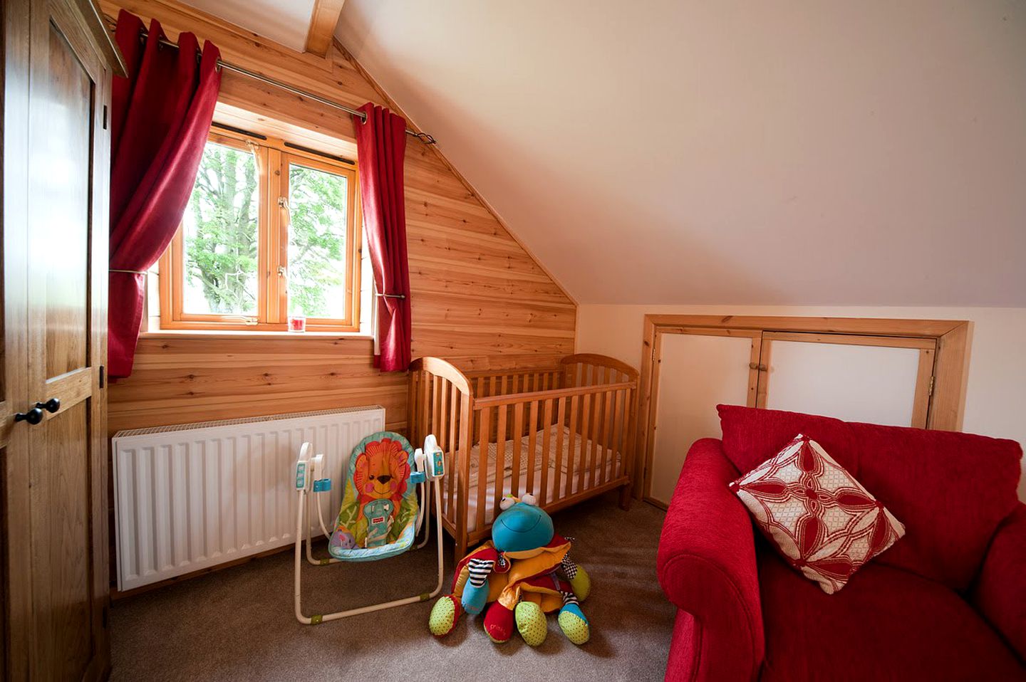 Breathtaking Views for Big Families: Unwind in an Incredible Brecon Rental