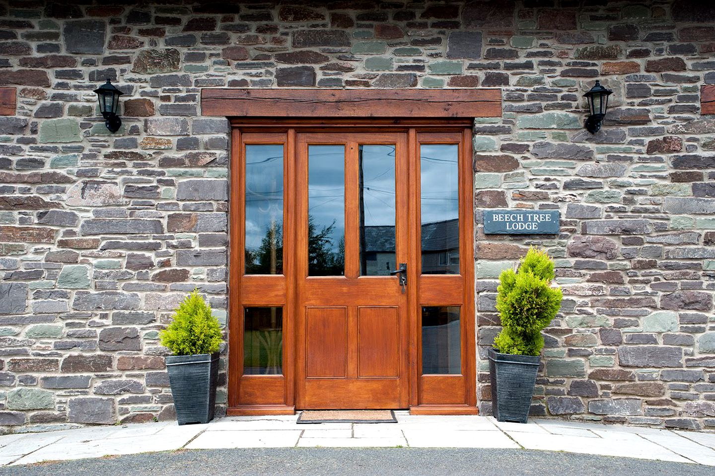 Breathtaking Views for Big Families: Unwind in an Incredible Brecon Rental