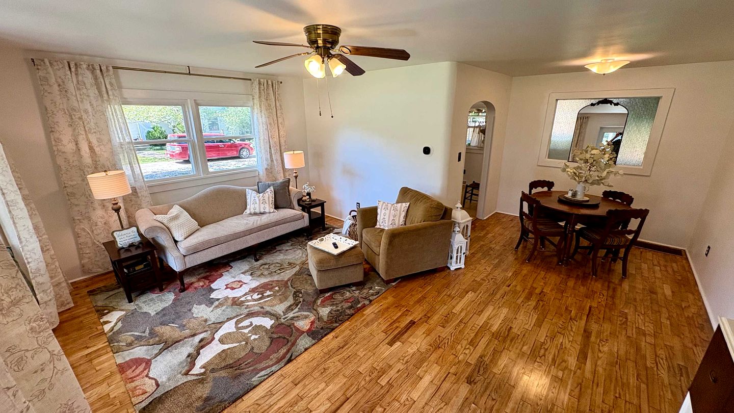 Charming Renovated Home with Spacious Yard near Downtown Siloam Springs, Arkansas