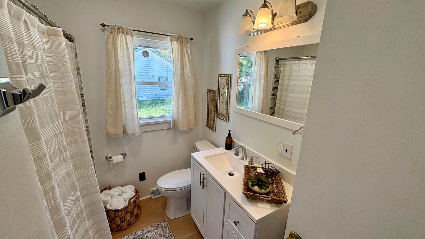 Charming Renovated Home with Spacious Yard near Downtown Siloam Springs, Arkansas