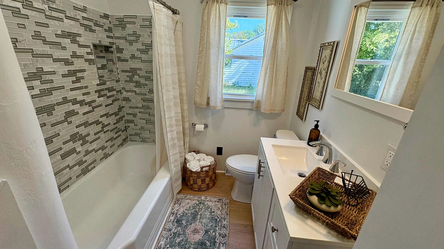 Charming Renovated Home with Spacious Yard near Downtown Siloam Springs, Arkansas