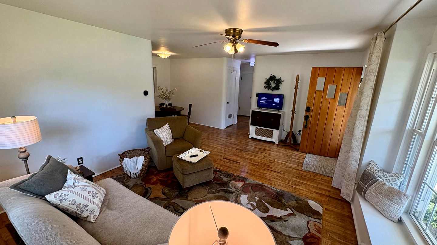 Charming Renovated Home with Spacious Yard near Downtown Siloam Springs, Arkansas