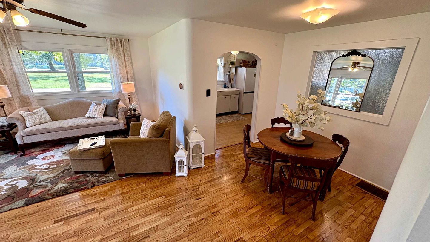 Charming Renovated Home with Spacious Yard near Downtown Siloam Springs, Arkansas