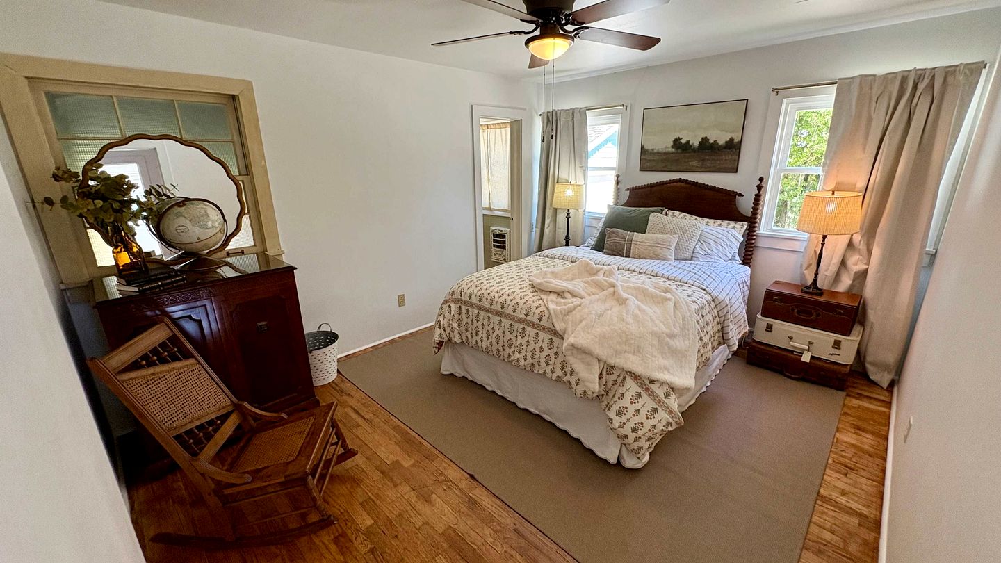 Charming Renovated Home with Spacious Yard near Downtown Siloam Springs, Arkansas