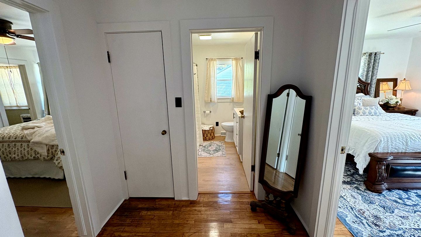 Charming Renovated Home with Spacious Yard near Downtown Siloam Springs, Arkansas