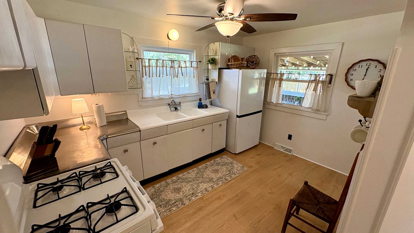 Charming Renovated Home with Spacious Yard near Downtown Siloam Springs, Arkansas