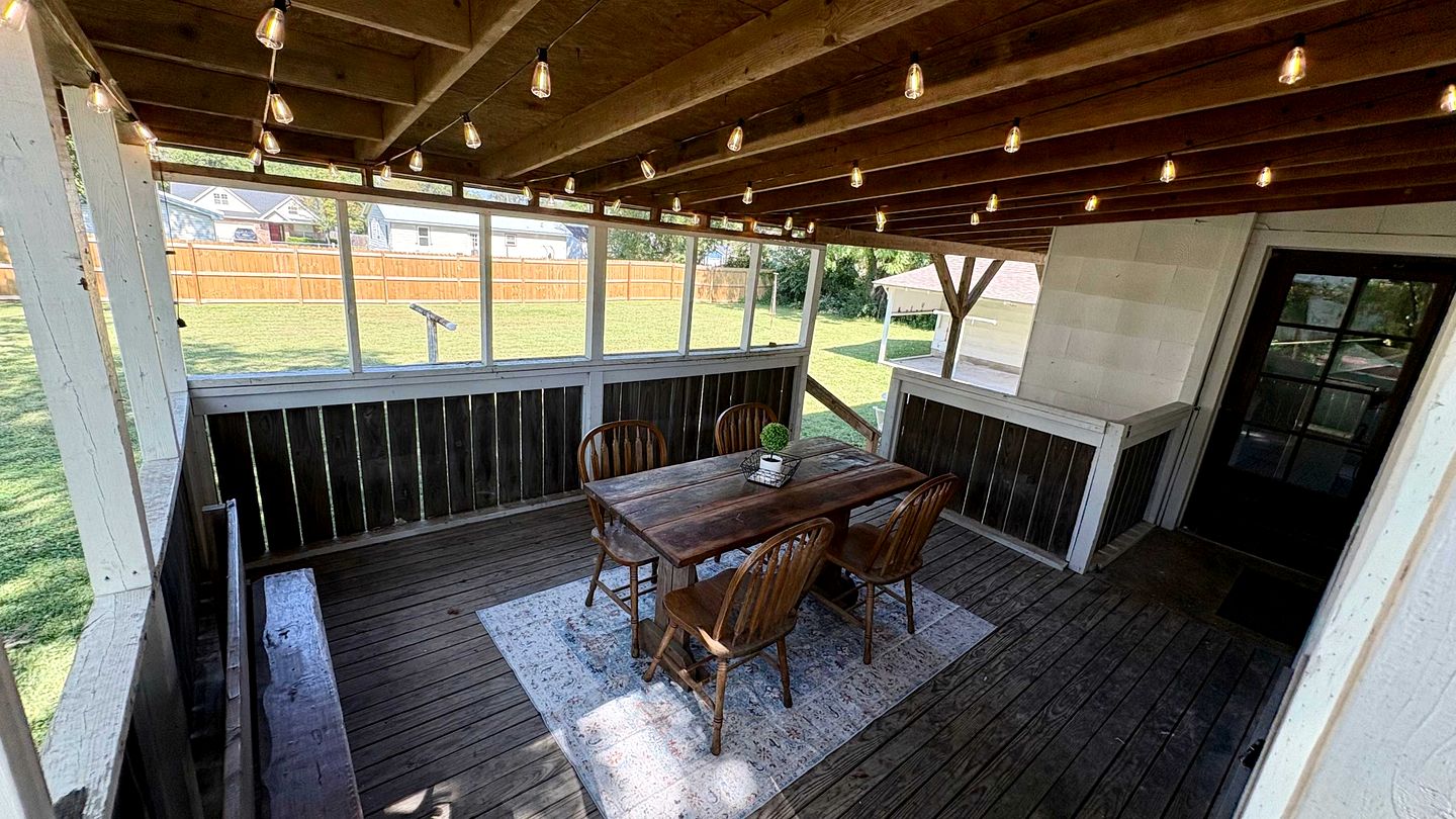 Charming Renovated Home with Spacious Yard near Downtown Siloam Springs, Arkansas