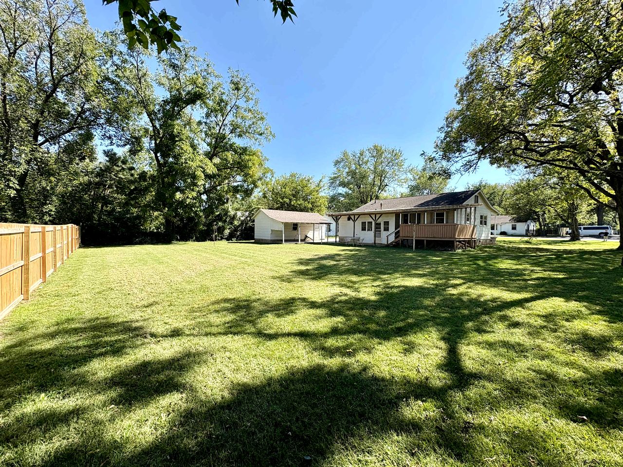 Charming Renovated Home with Spacious Yard near Downtown Siloam Springs, Arkansas