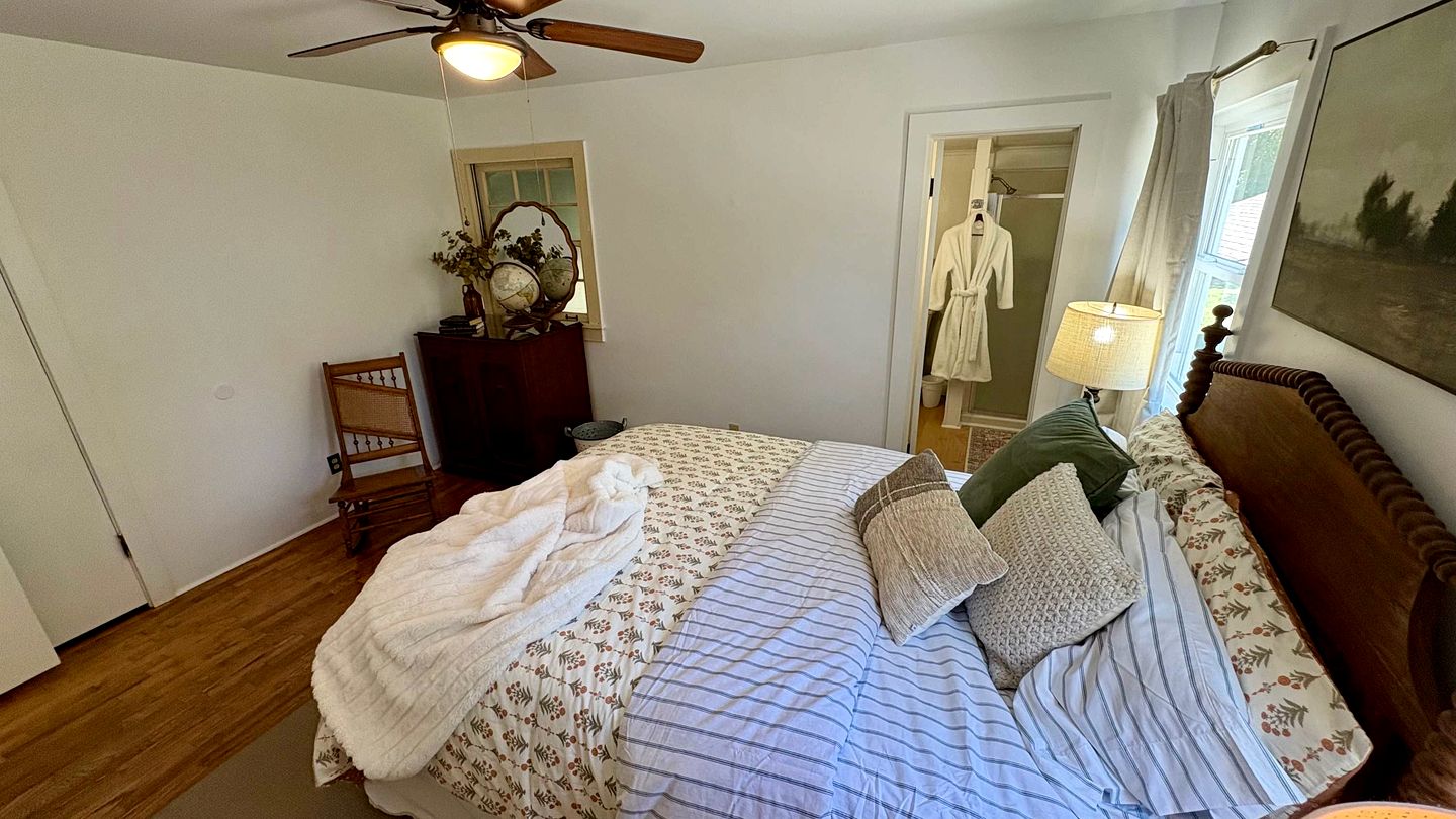 Charming Renovated Home with Spacious Yard near Downtown Siloam Springs, Arkansas