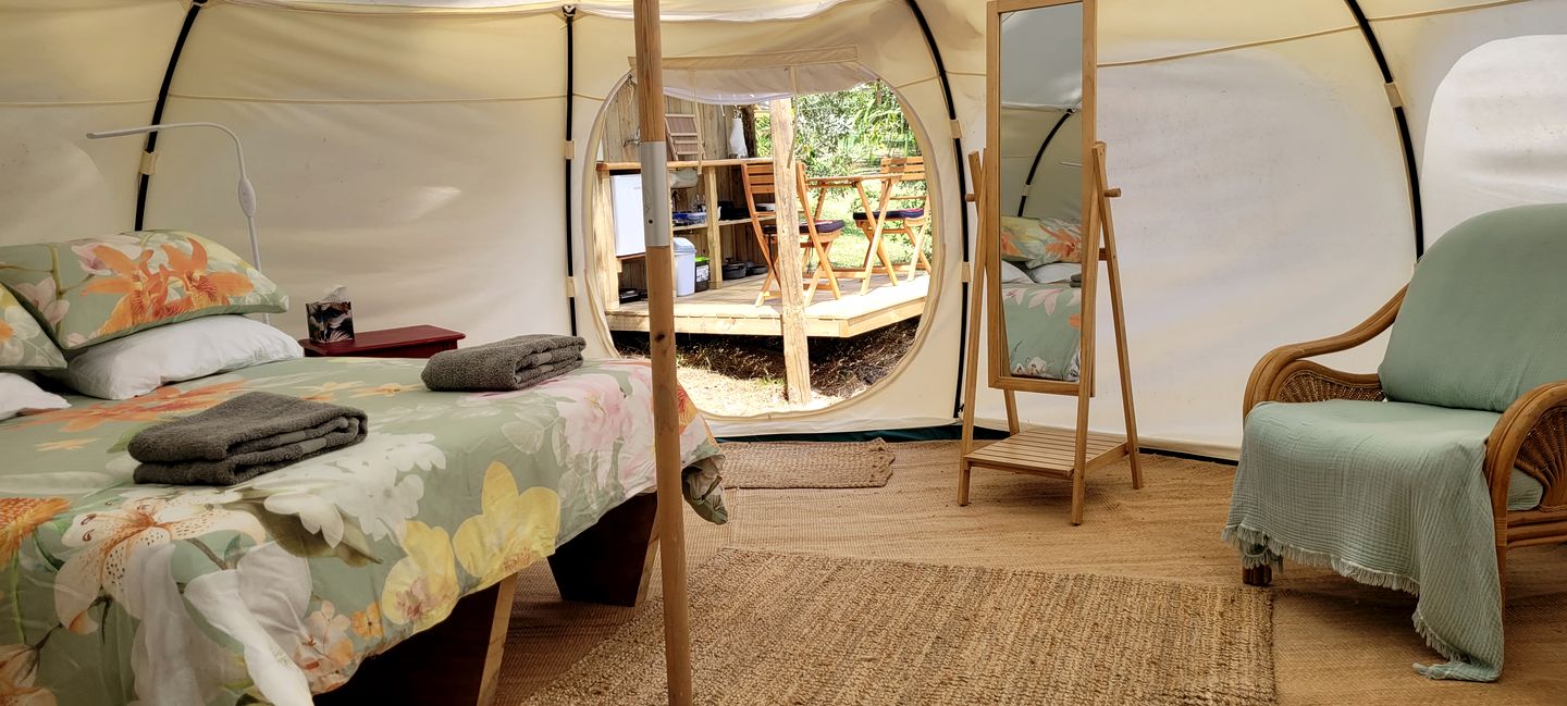 Secluded Glamping Retreat with Private Wine Barrel Bathroom near Oneroa, Waiheke Island