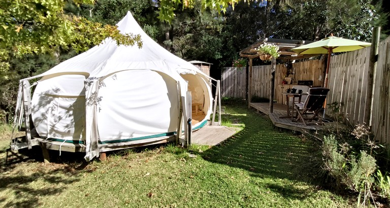 Luxury Hillside Glamping with Outdoor Kitchen near Waiheke Island, New Zealand