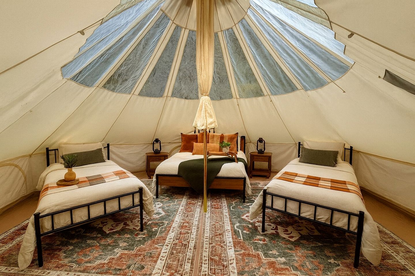 Luminous Glamping Bell Tent Retreat Near Sinking Creek, Missouri