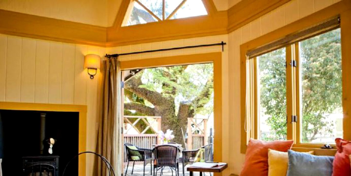 Luxury Family Cottage Rental with Breathtaking Mountain Views in Boonville near Mendocino, California