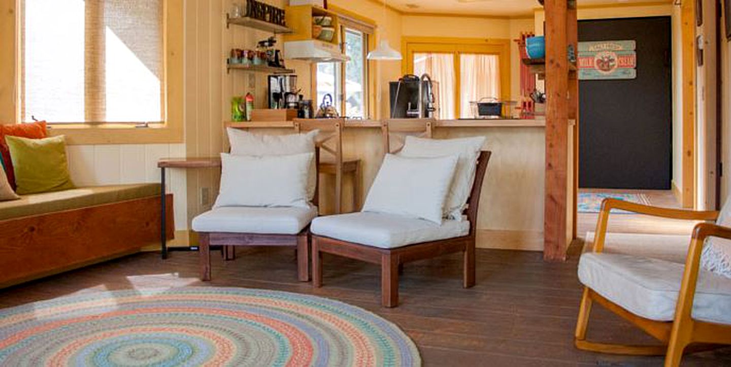 Luxury Family Cottage Rental with Breathtaking Mountain Views in Boonville near Mendocino, California