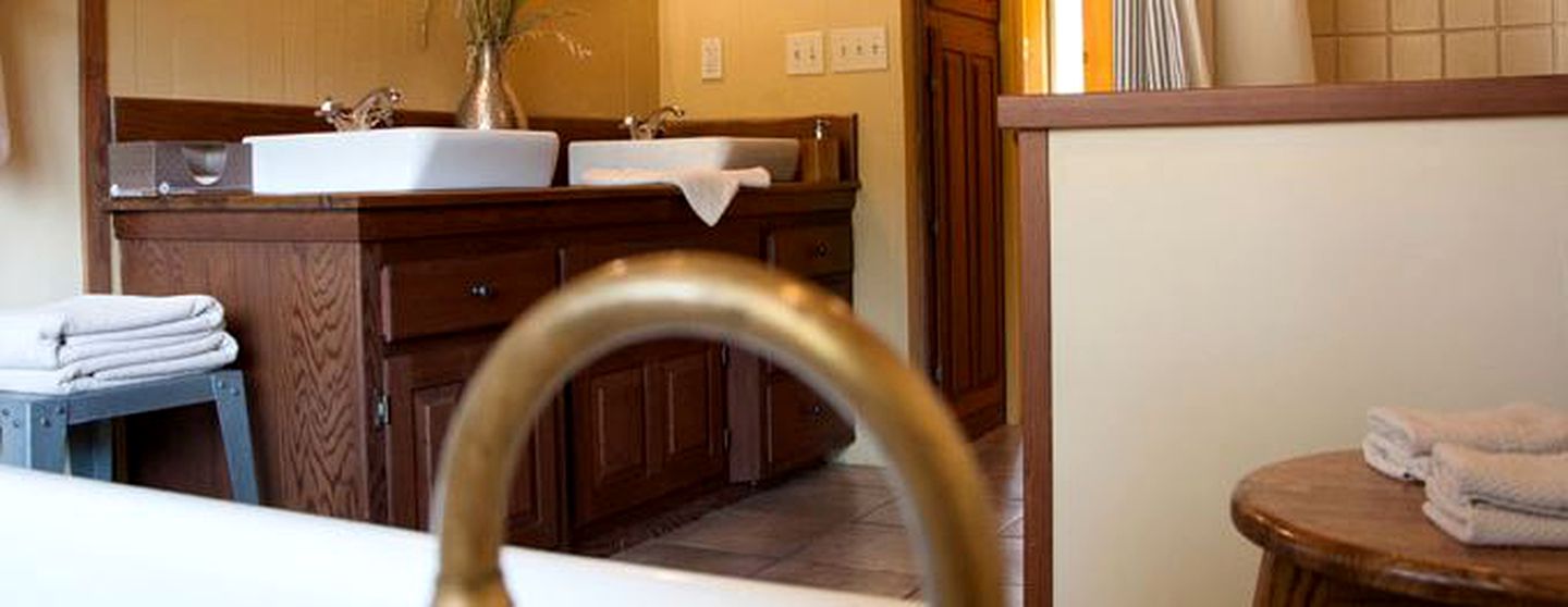 Luxury Family Cottage Rental with Breathtaking Mountain Views in Boonville near Mendocino, California