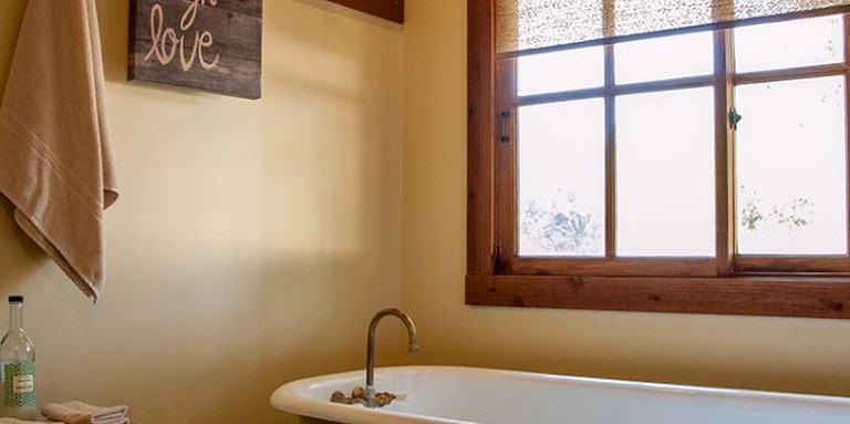 Cabins (Boonville, California, United States)