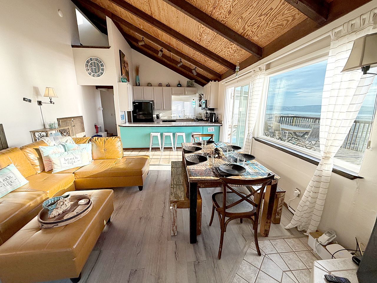 Charming Oceanfront Coastal Home with Hot Tub and Panoramic Views Near Dillon Beach, California